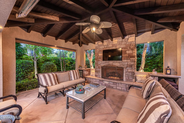 48 Golden Glen Drive, Simi Valley CA: https://media.crmls.org/mediaz/a00c6f46-fc29-4288-824d-8af4c99cc951.jpg