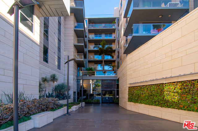 1755 Ocean Avenue, Santa Monica CA: https://media.crmls.org/mediaz/a00c775e-7731-4c08-8a22-934fa15cce71.jpg