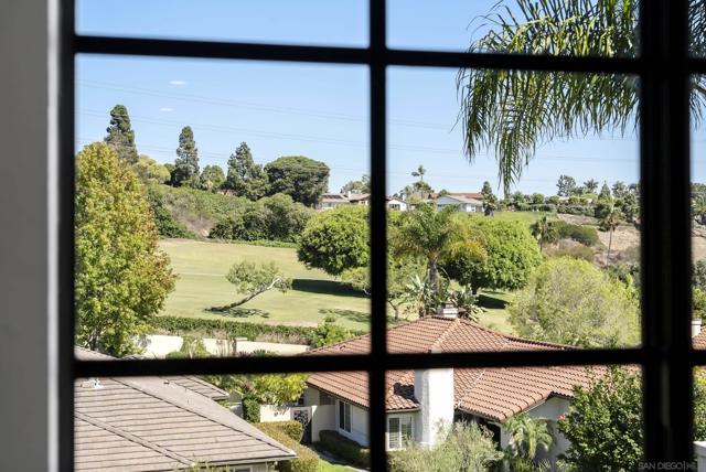 1240 Ladera Linda, Del Mar CA: https://media.crmls.org/mediaz/a00ceba0-d717-4390-8a56-b93790923758.jpg