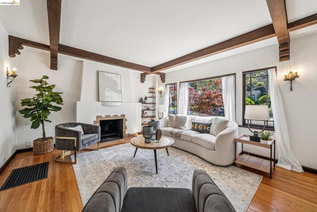 21 Portsmouth Road, Piedmont CA: https://media.crmls.org/mediaz/a00d3ad1-af39-4646-b157-d8e5ee3e916d.jpg