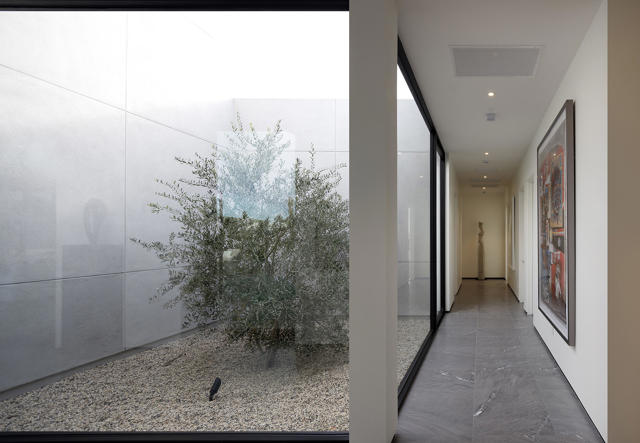 16 Via Linea, Rancho Mirage CA: https://media.crmls.org/mediaz/a00db626-da15-451b-92aa-ec51e3f99d7a.jpg