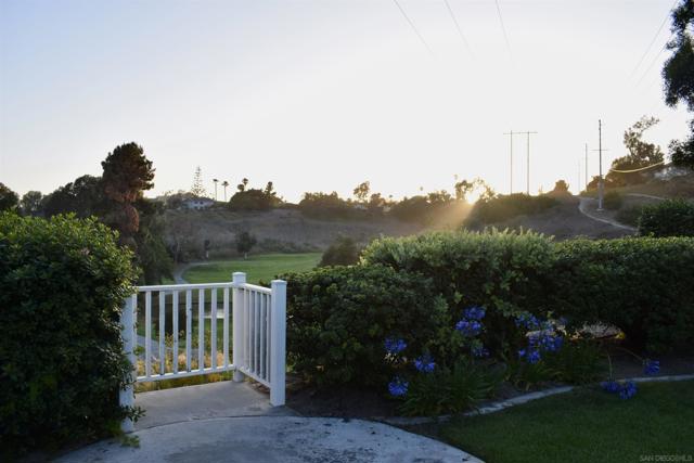 2206 Luz Way, Oceanside CA: https://media.crmls.org/mediaz/a00dba3d-373d-4073-9a76-b3f05baded26.jpg