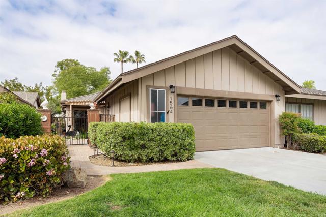 1564 Via Brisa Del Lago, San Marcos CA: https://media.crmls.org/mediaz/a00df7af-b57a-409f-a5a5-09d60bb88b80.jpg