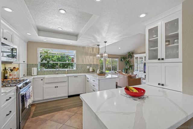 602 HOLLYRIDGE DRIVE, Encinitas CA: https://media.crmls.org/mediaz/a00e07a6-a8a7-422a-b2b8-fe70e3a9230f.jpg