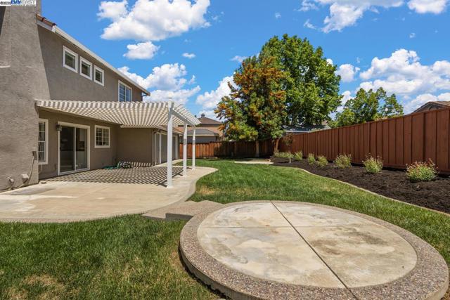 1387 Meadow Ct, Livermore CA: https://media.crmls.org/mediaz/a00e302d-d51a-4a64-bd37-c0927e45b903.jpg