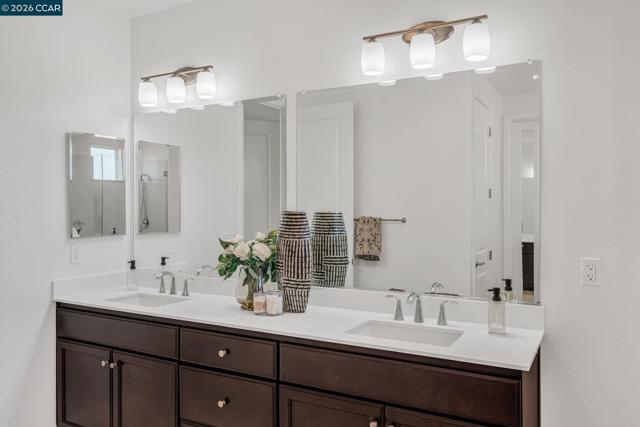 1553 S Perkins Place, Mountain House CA: https://media.crmls.org/mediaz/a00ed5ff-d0f9-426c-a32d-2a91dea0e71e.jpg