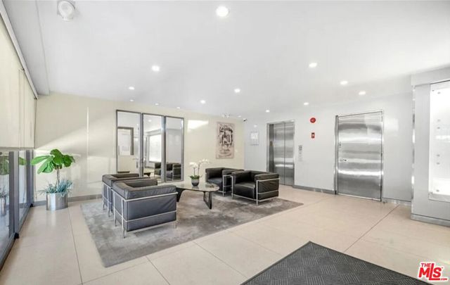 1880 Veteran Avenue, Los Angeles CA: https://media.crmls.org/mediaz/a00ee543-8b0d-4a32-9fa0-33b62a2bcc08.jpg