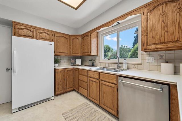 1480 Oakhurst Avenue, Los Altos CA: https://media.crmls.org/mediaz/a00efc0e-1d93-4d6c-8b7e-f35df9267443.jpg