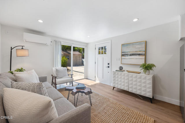 975 N Mentor Avenue, Pasadena CA: https://media.crmls.org/mediaz/a00f7a99-bf35-4a2c-b120-9cfd670b4881.jpg