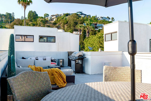 1201 Larrabee Street, West Hollywood CA: https://media.crmls.org/mediaz/a00fb005-47c2-4aac-bf53-d35dae9a68fb.jpg