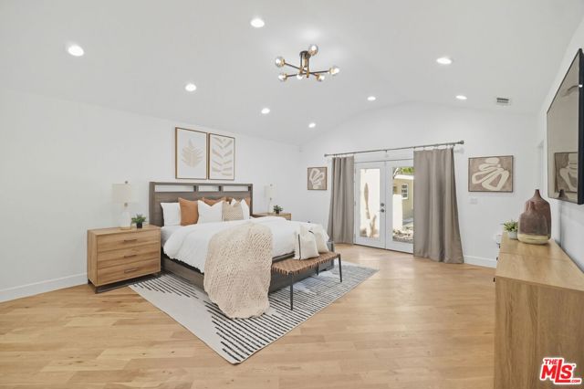 4719 W Wortser Avenue, Sherman Oaks CA: https://media.crmls.org/mediaz/a01059bc-b479-49aa-a8fb-a5ed4e6c99c2.jpg