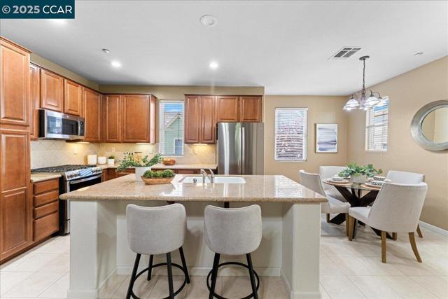 2201 Tsushima St, Hercules CA: https://media.crmls.org/mediaz/a01064cf-ea4e-4b58-83b7-c82577cd0fea.jpg