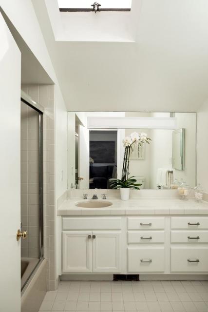 1840 Santa Cruz Avenue, Menlo Park CA: https://media.crmls.org/mediaz/a01085e5-4a20-4ec6-841b-14c5e19ffc45.jpg