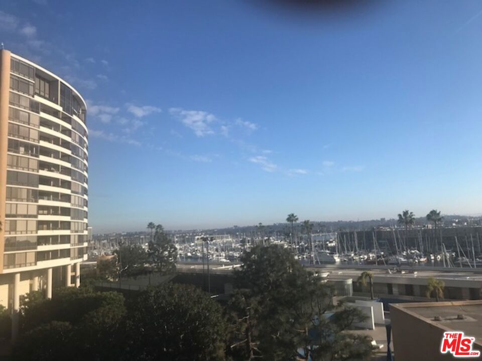 https://media.crmls.org/mediaz/a010a300-86a5-4bbe-af00-6e2c5a09967e.jpg?preset=X-Large