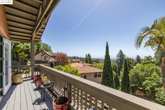 260 Alvarado Rd, Berkeley CA: https://media.crmls.org/mediaz/a0116573-5c7f-4142-aed9-4f408d129974.jpg