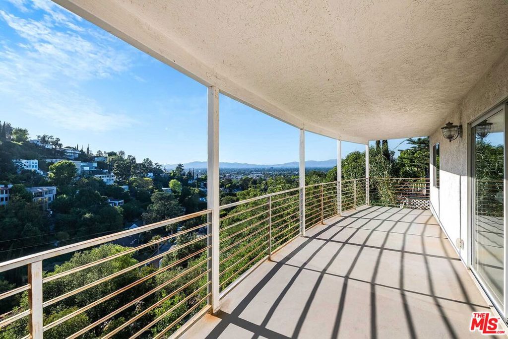 3909 Glenridge DriveSherman Oaks image #35