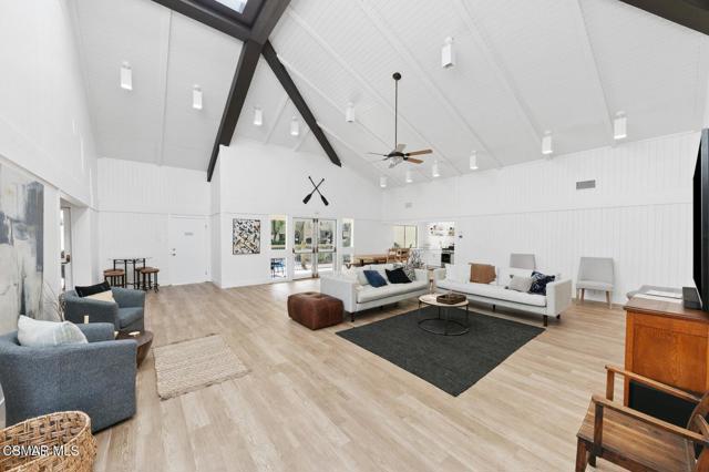 1228 S Westlake Boulevard, Westlake Village CA: https://media.crmls.org/mediaz/a01220ea-eb72-4b77-8638-5ebb86503e91.jpg