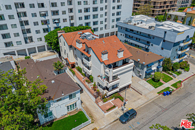 10611 Ashton Avenue, Los Angeles CA: https://media.crmls.org/mediaz/a0125ecb-b4d5-43db-b051-86e79ad641bb.jpg