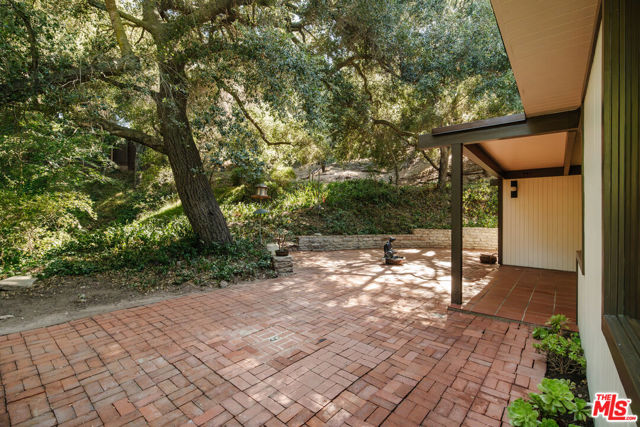 1289 Old Topanga Canyon Road, Topanga CA: https://media.crmls.org/mediaz/a0136bf9-ccaa-468b-a1d9-021ab620e799.jpg