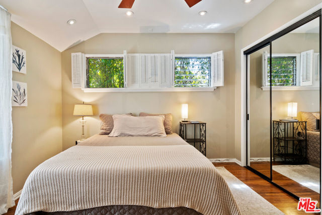 2299 Beverwil Drive, Los Angeles CA: https://media.crmls.org/mediaz/a013b616-7b60-4732-94ec-05851f00b3b8.jpg