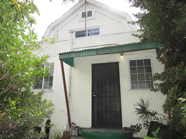 2625 High Street, Oakland CA: https://media.crmls.org/mediaz/a014b90d-abe9-4050-854a-beb5e4a024d8.jpg