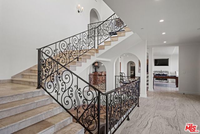 4733 Bonvue Avenue, Los Angeles CA: https://media.crmls.org/mediaz/a0152280-765b-485f-a47e-801355754786.jpg