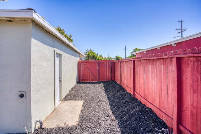 1339 lettia rd, San Pablo CA: https://media.crmls.org/mediaz/a0159996-ebe3-4b9e-ba69-716ef970b634.jpg