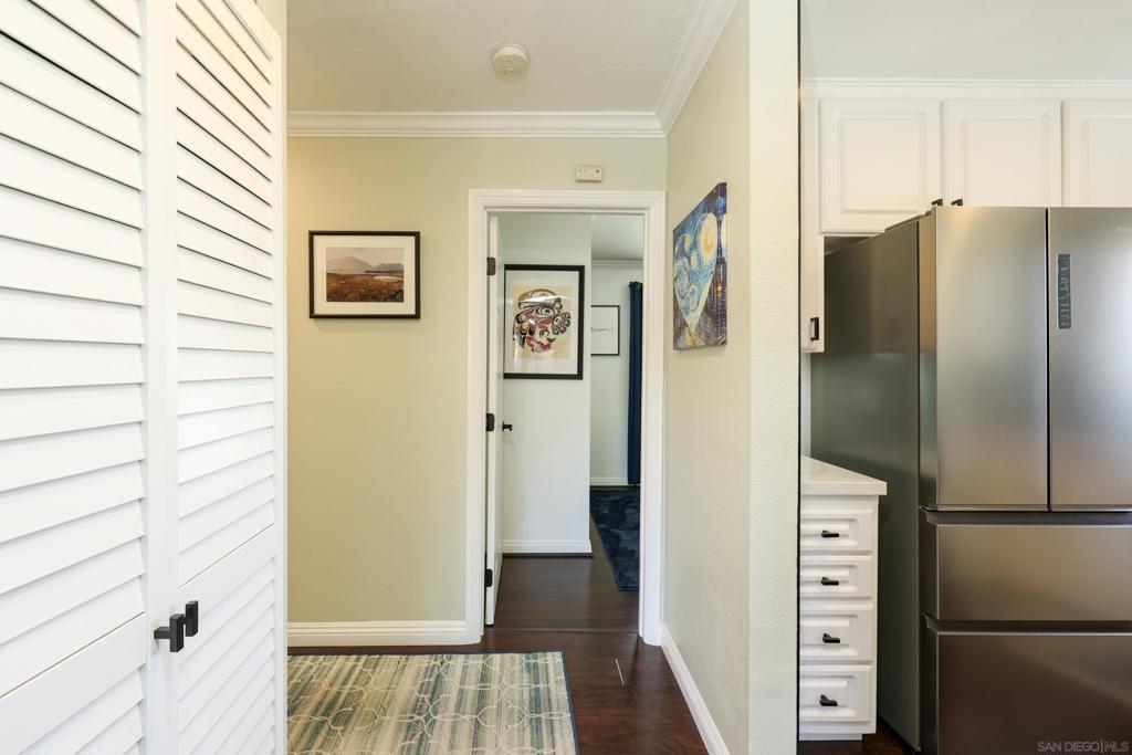 2040 Robinson - photo 6