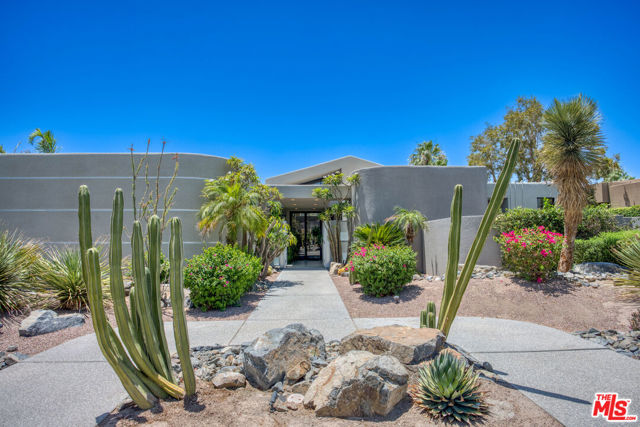 6 Rocky Lane, Rancho Mirage CA: https://media.crmls.org/mediaz/a015f9be-9dc8-43cc-8fd6-a6be9b1a2ec6.jpg