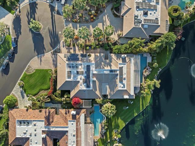 2 Deerfield Court, Rancho Mirage CA: https://media.crmls.org/mediaz/a0160b52-0000-4607-89e9-3bc722a5b89f.jpg