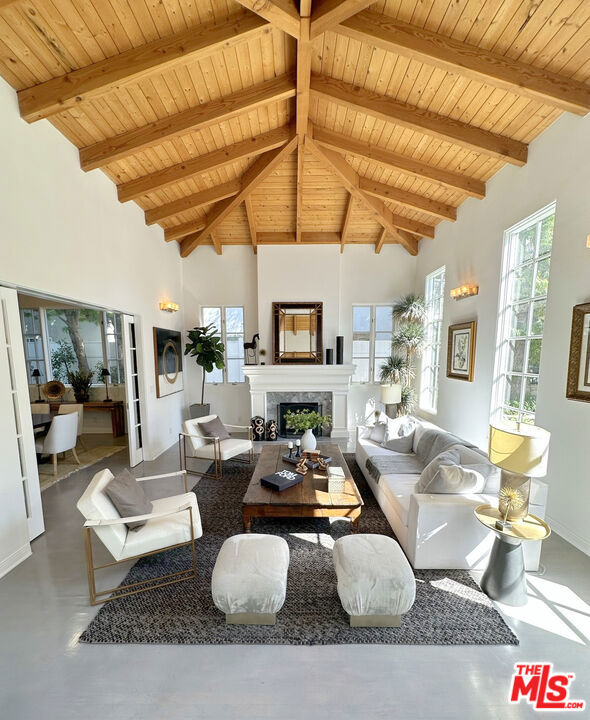 723 10th Street, Santa Monica CA: https://media.crmls.org/mediaz/a01627a2-356a-471b-9771-3bc4b75d1435.jpg