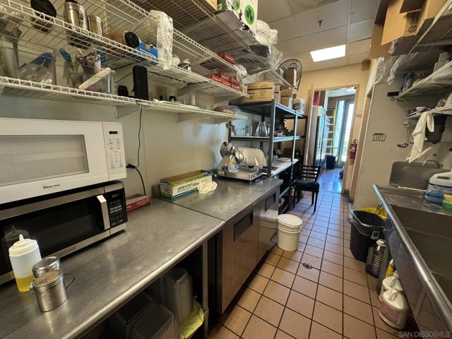 9350 Waxie Way #150, San Diego CA: https://media.crmls.org/mediaz/a0167ee4-50a6-4ed1-8cf9-3d24c5e0f452.jpg