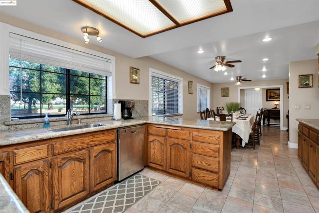 3215 Ohara Ave, Brentwood CA: https://media.crmls.org/mediaz/a016e3cf-3b6d-4c1a-be70-7db031ee2adf.jpg