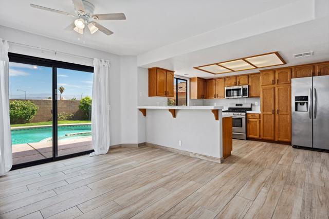 81064 Jessica Way, Indio CA: https://media.crmls.org/mediaz/a016f1e5-f1be-4630-b8bb-dee0a4ae69a9.jpg