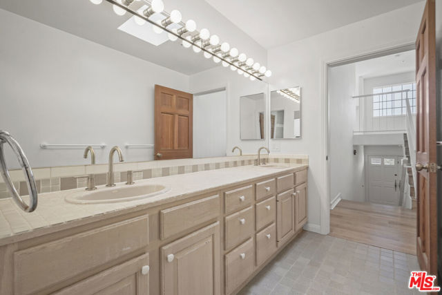 31763 Cottontail Lane, Malibu CA: https://media.crmls.org/mediaz/a016f815-3341-4898-bd81-582f1e7aa6fb.jpg