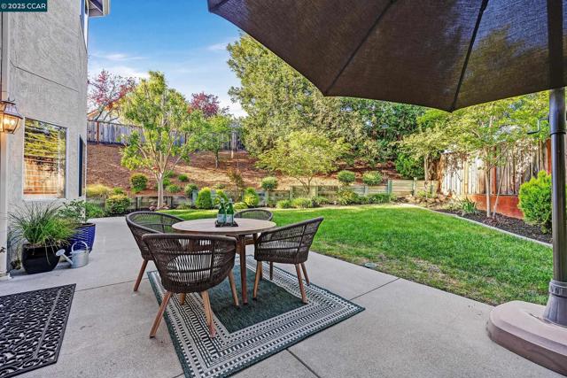 100 Bedford Ct, Danville CA: https://media.crmls.org/mediaz/a017abab-34af-45d7-a97a-5a1d598fec04.jpg