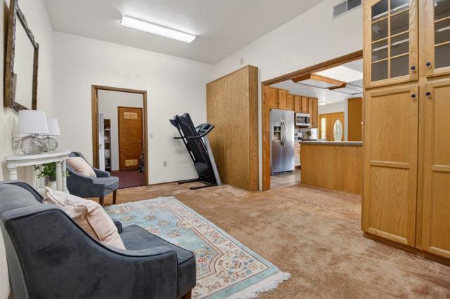 1222 Via Del Sol Road, Salinas CA: https://media.crmls.org/mediaz/a017e6e9-5ece-4c3e-b95a-ac72e38dbcf4.jpg