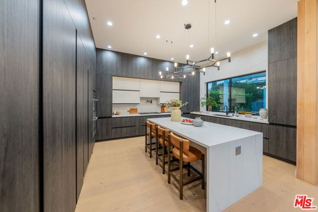 4532 Calhoun Avenue, Sherman Oaks CA: https://media.crmls.org/mediaz/a01819a4-9176-4094-a414-93d645a45074.jpg