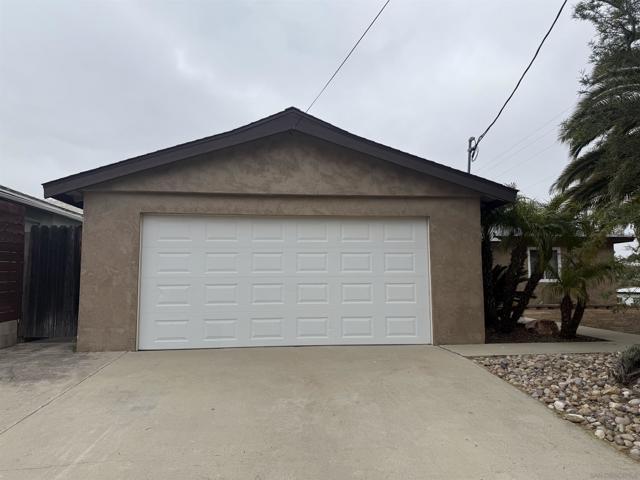 8080 Poplin Dr, Santee CA: https://media.crmls.org/mediaz/a0182945-c817-4286-9736-fcc30fb0ada6.jpg