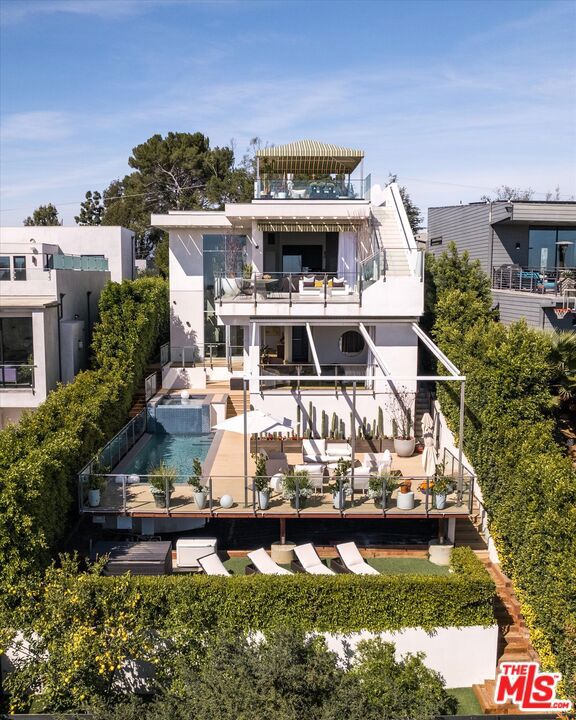 3042 Landa Street, Los Angeles CA: https://media.crmls.org/mediaz/a0182f82-76c2-47ff-be1b-cc4ef9010118.jpg