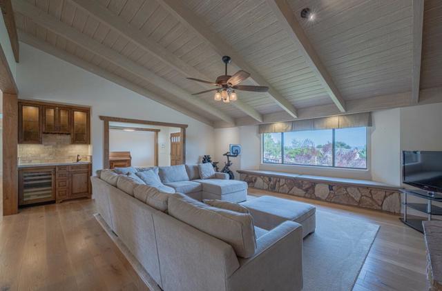 23465 Redding Circle, Salinas CA: https://media.crmls.org/mediaz/a01924dd-5660-4623-9bbe-2873043079e8.jpg