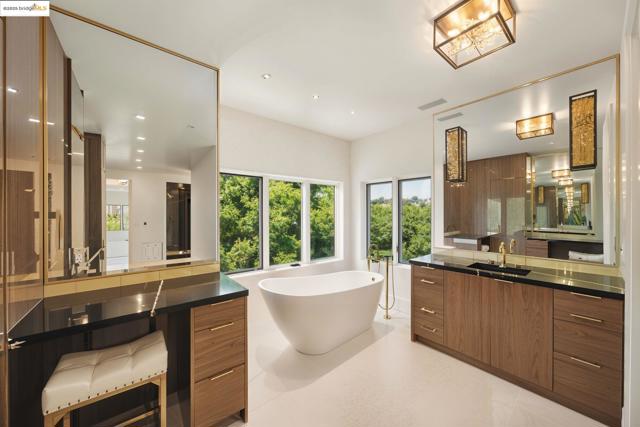 13462 Campus drive, Oakland CA: https://media.crmls.org/mediaz/a019336e-ed4c-479d-9402-a55ffe0a7b4f.jpg