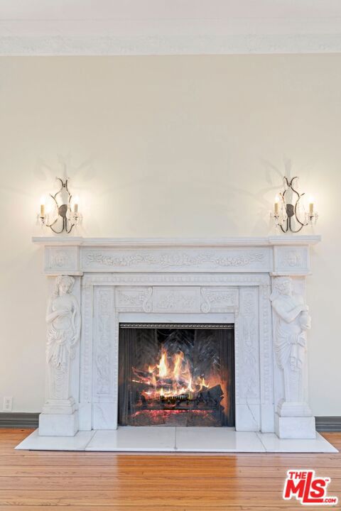 1004 N Beverly Drive, Beverly Hills CA: https://media.crmls.org/mediaz/a019418e-112a-4013-baa4-f1d908bd21d6.jpg