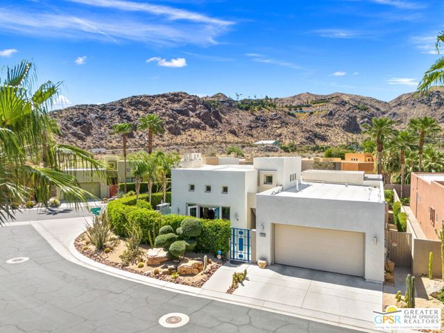 2985 Searchlight Lane, Palm Springs CA: https://media.crmls.org/mediaz/a019c705-9764-484f-aec1-758bcdb9200d.jpg