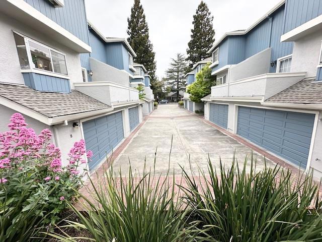 8 Arch Street, Redwood City CA: https://media.crmls.org/mediaz/a019f55e-7088-4d55-8709-d440157cfa1a.jpg