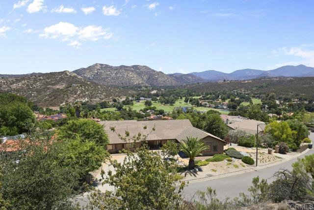 23742 Calistoga Place, Ramona CA: https://media.crmls.org/mediaz/a01a46e4-166b-4088-99d7-b51e52f4d436.jpg