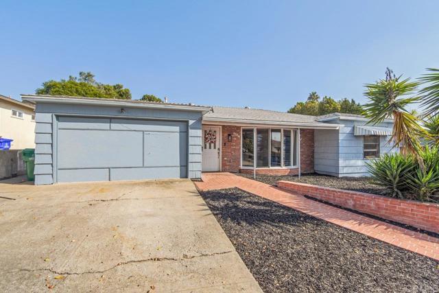 Detail Gallery Image 4 of 39 For 6114 Tarragona Dr, San Diego,  CA 92115 - 4 Beds | 2 Baths