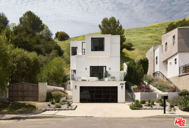 4967 Llano Drive, Woodland Hills CA: https://media.crmls.org/mediaz/a01b02d9-4bf2-4faf-995d-95ba493e51a0.jpg
