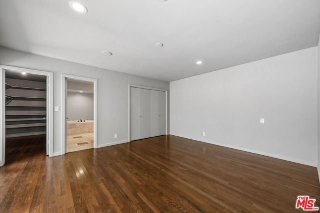 6616 Wooster Avenue, Los Angeles CA: https://media.crmls.org/mediaz/a01b7e75-75db-4a91-849a-d95a8a27c499.jpg