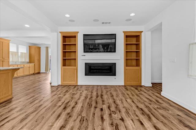 2731 Bungalow Drive, Marina CA: https://media.crmls.org/mediaz/a01bf7bf-f02f-4e5a-8c80-6fec2d8c4b46.jpg